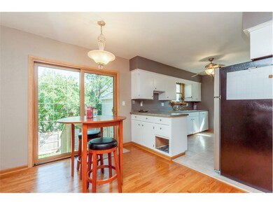 2812 Schultz Dr NW, Cedar Rapids, IA 52405 - photo 2