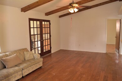 Love the wood beams!!