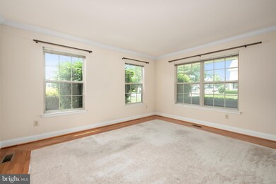 2401 Carriage Ln, Royersford, PA 19468 - photo 6