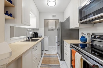 1001 Autumn Woods Ln unit 111, Virginia Beach, VA 23454 - photo 2