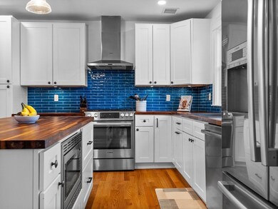 202 Crafts St unit 202, Newtonville, MA 02460 - photo 4