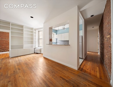 25 Charles St unit 4C, New York, NY 10014 - photo 2