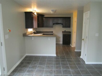 Eat-in Kitchen with breakfast bar and pantry