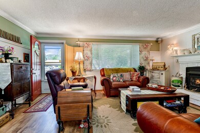 1102 SW Spruce St, Grants Pass, OR 97526 - photo 4