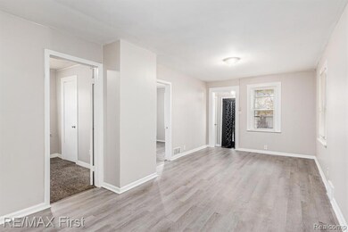 8311 Toepfer Rd, Warren, MI 48089 - photo 7