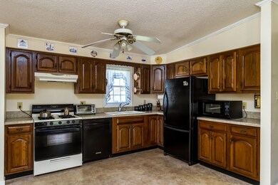 12 Bernese St, Fairhaven, MA 02719 - photo 4