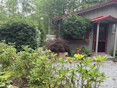 527 Windridge Rd, Newland, NC 28657 - photo 2