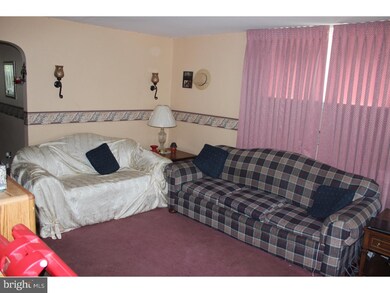 1141 Oakwood Dr, Glenolden, PA 19036 - photo 2