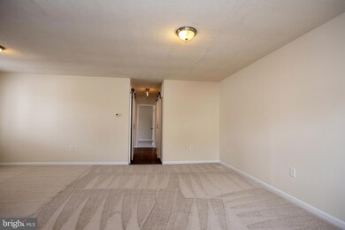 9327 Woodlea Ct unit 207, Manassas, VA 20110 - photo 5