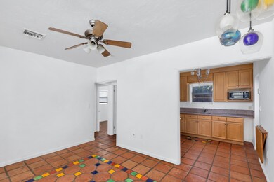 516 E Elm St