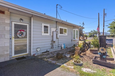207 S Wendling St, Klamath Falls, OR 97601 - photo 4