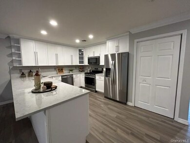 98 Village Green Dr unit 98, Port Jefferson Station, NY 11776 - photo 3