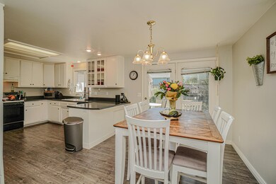 936 Juanita kitchen