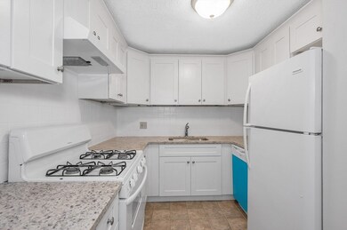 307 Pawtucket Blvd unit 23, Lowell, MA 01854 - photo 6