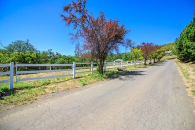 4067 Livingston Rd, Central Point, OR 97502 - photo 2
