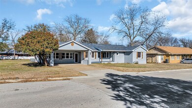 921 Davis St NW, Ardmore, OK 73401 - photo 2