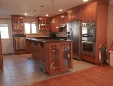 18 Robin St, West Roxbury, MA 02132 - photo 2