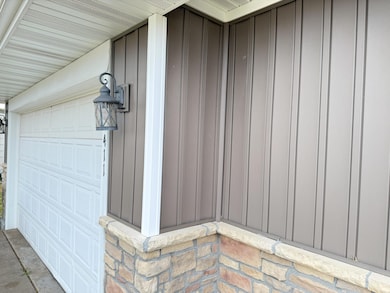 411 E Sloan Ave, Mount Vernon, MO 65712 - photo 4