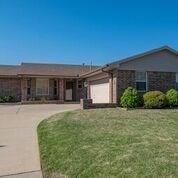 108 Kimberling Dr-Attractive home with side-entry 