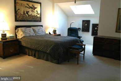 20728 Highland Hall Dr, Montgomery Village, MD 20886 - photo 5