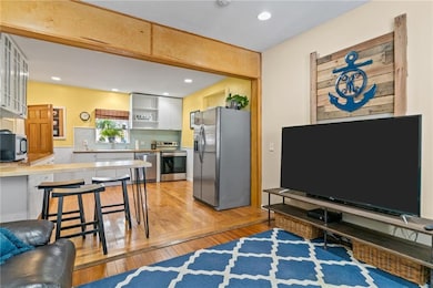 100 Warner St unit 7, Newport, RI 02840 - photo 3