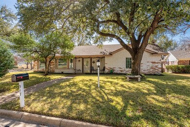 917 Charleston Ct, Bedford, TX 76022 - photo 3