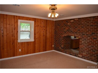 Family Room w/ gas see-thru fireplace