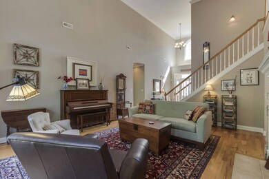 05_ShadyKnollLane_7020_Living03