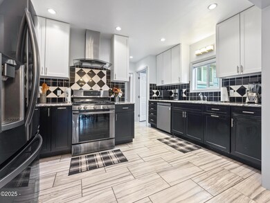 1572 NE Arcadia Dr, Toledo, OR 97391 - photo 4