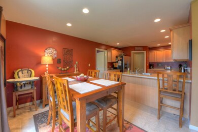 Dining & Kitchen