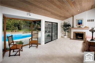 Great front room with Cory fireplace.