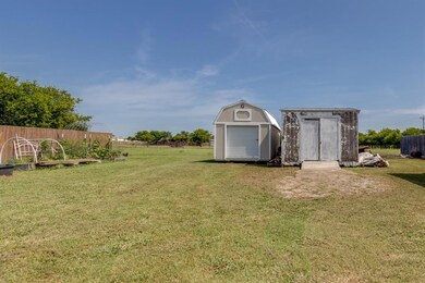 120 Chisholm Hills Dr, Rhome, TX 76078 - photo 3
