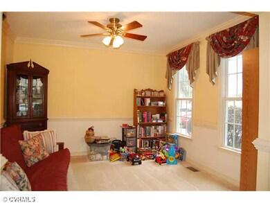 Living Room - Bright and cheerful!