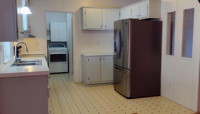 633 E Archwood Dr unit 128, Eagle Point, OR 97524 - photo 3