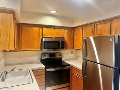 2140 Pinetop Ln unit 204, Las Vegas, NV 89119 - photo 3