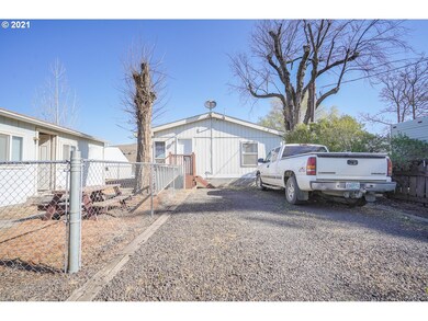 1503 SE Collins Dr, Pendleton, OR 97801 - photo 2