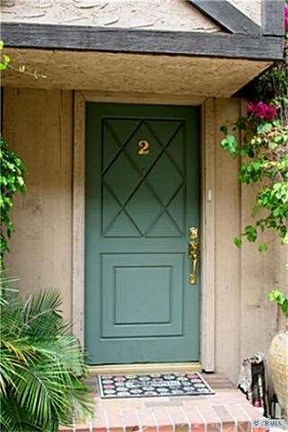 COURTYARD ENTRYWAY TO UNIT