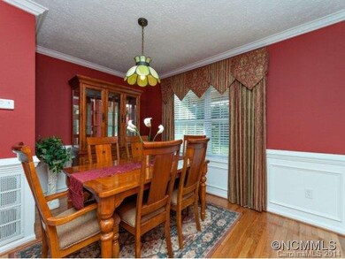 Dining with crown molding