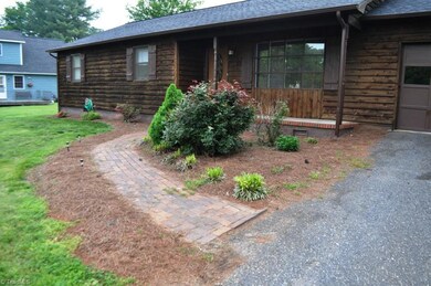 139 E Barkley Rd, Statesville, NC 28677 - photo 4