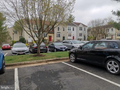 2322 Hunters Square Ct, Reston, VA 20191 - photo 3