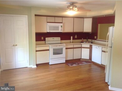 3904 Fox Pointe Ct unit 3904, Glen Mills, PA 19342 - photo 5