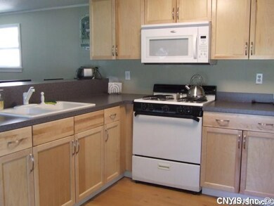 Kitchen newly remodeled kitchen, all appliances st