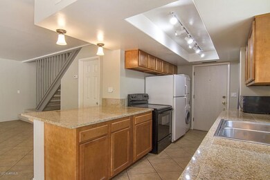 Kitchen & Breakfast Bar