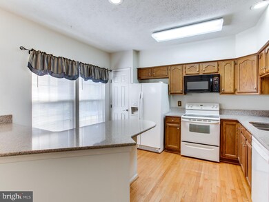14111 Winding Ridge Ln, Centreville, VA 20121 - photo 4