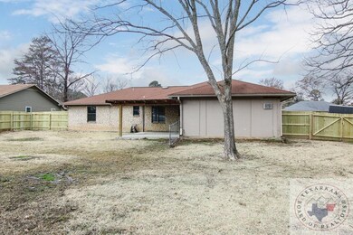 312 Memorial Dr, Wake Village, TX 75501 - photo 4