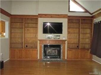 Large living room with built in book cases, a cozy