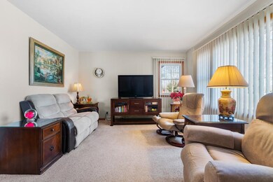 613 S Division St, Cedar Falls, IA 50613 - photo 3