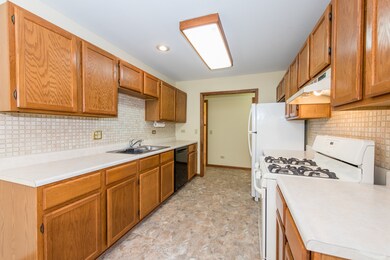 3408 Meadow Crest Cir, Gurnee, IL 60031 - photo 7