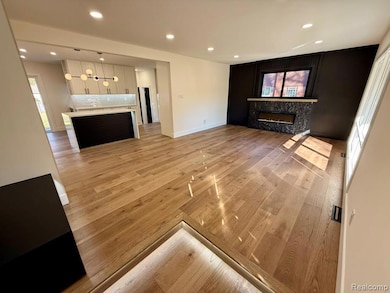 1443 Wacon Dr, Troy, MI 48083 - photo 5