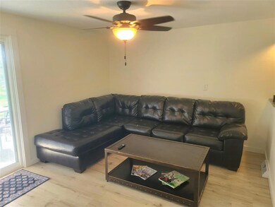 707 E 27th St S, Newton, IA 50208 - photo 4